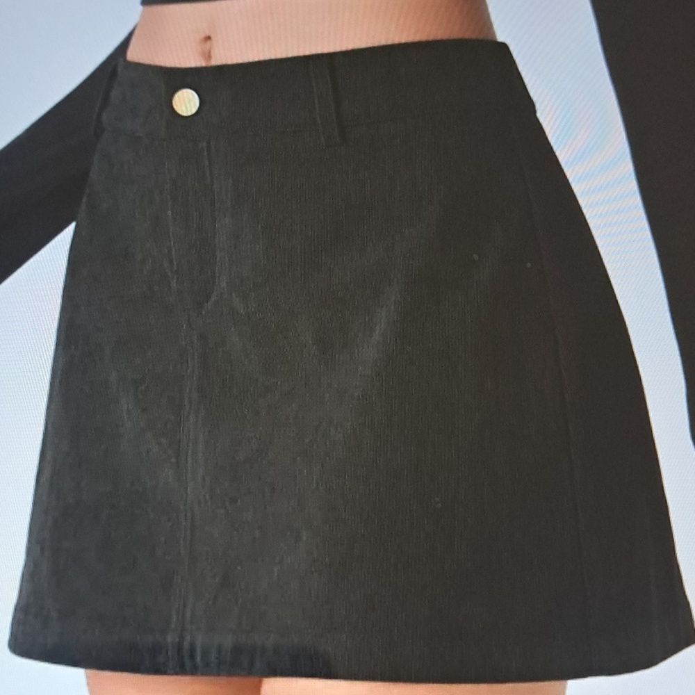 MEDIUM. HALARA LOW RISE BUTTON / ZIPPER 2 IN 1 CORDUROY SKORT - Picture 3 of 8